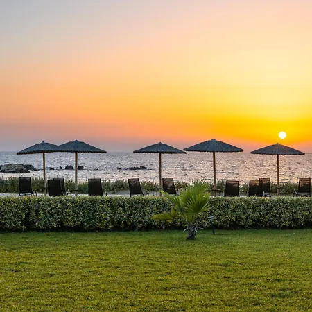 Sandoa - Beachfront *