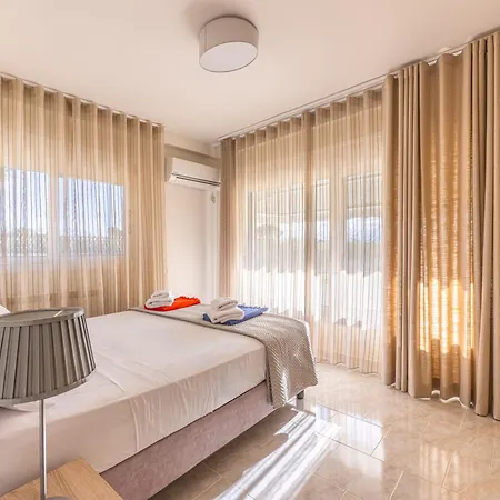 Sandoa - Beachfront *