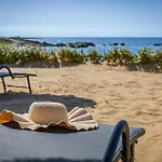 Sandoa - Beachfront Lägenhet