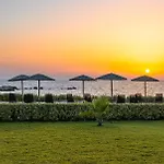 Sandoa - Beachfront *