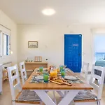 Sandoa - Beachfront Lägenhet *
