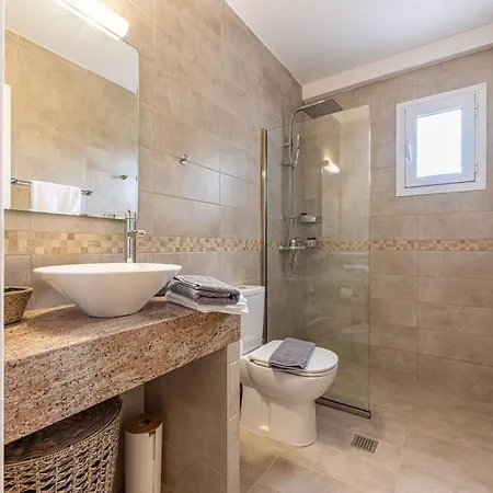 Sandoa - Beachfront Minia
