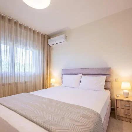 Sandoa - Beachfront *