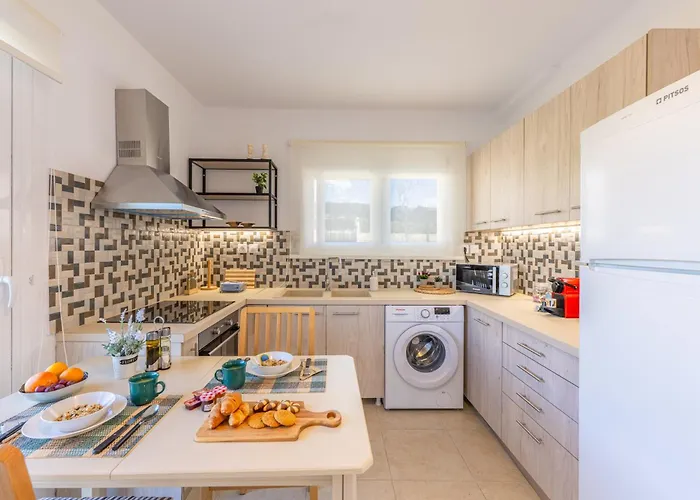 Sandoa - Beachfront Μηνιά