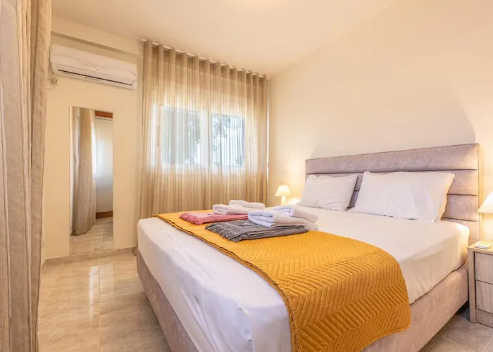 Sandoa - Beachfront Διαμέρισμα