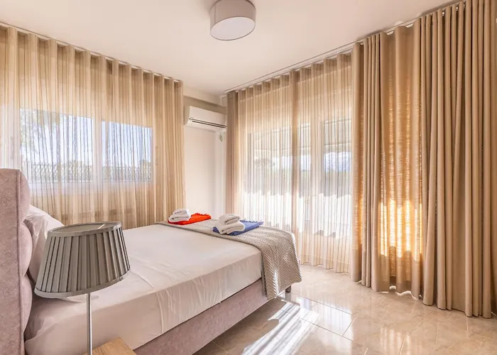 Sandoa - Beachfront *