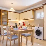 Sandoa - Beachfront Apartment