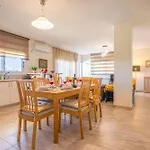 Sandoa - Beachfront Apartment Minia