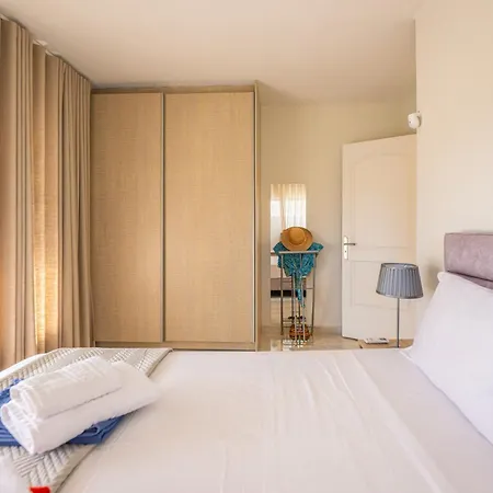 Sandoa - Beachfront *