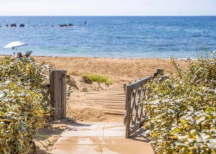 Sandoa - Beachfront 米尼亚