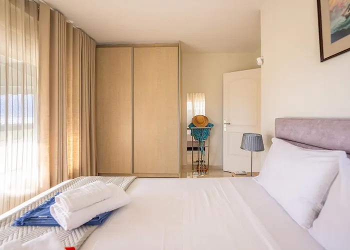 Sandoa - Beachfront *