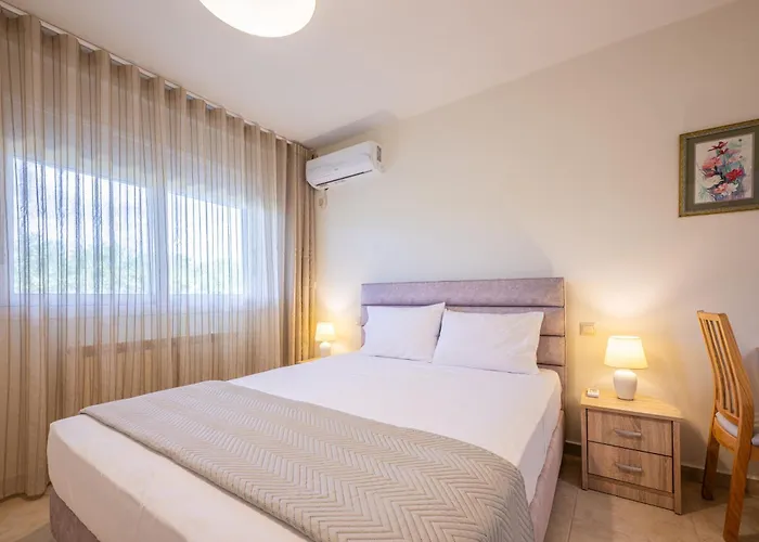 Sandoa - Beachfront *