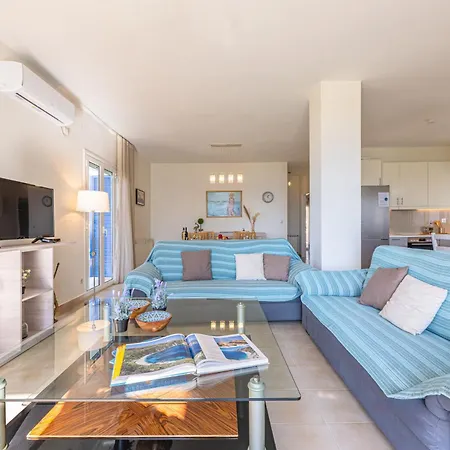 Sandoa - Beachfront