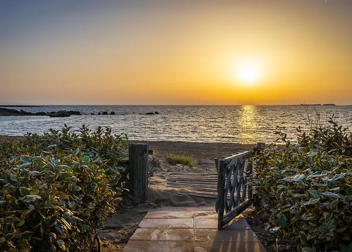 Sandoa - Beachfront Apartment