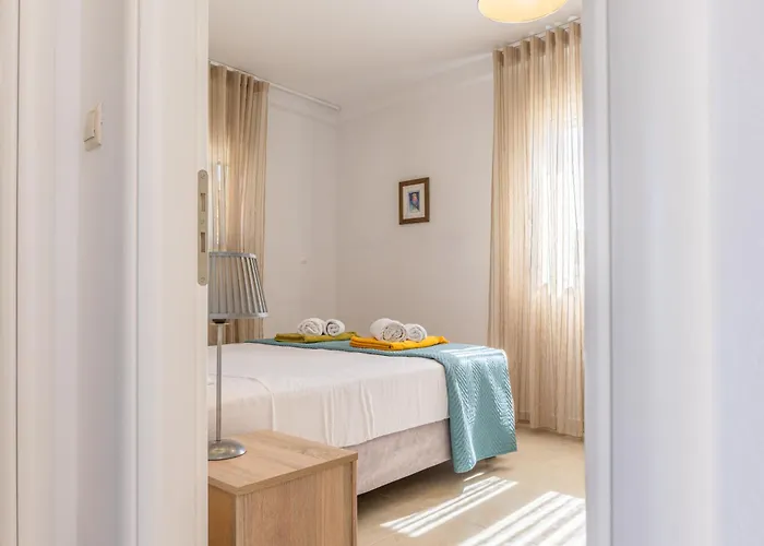 Sandoa - Beachfront Apartment *