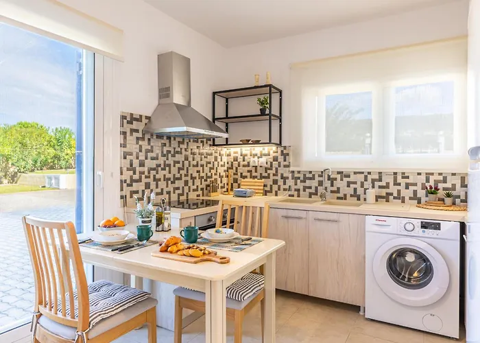 Sandoa - Beachfront Apartment Minia