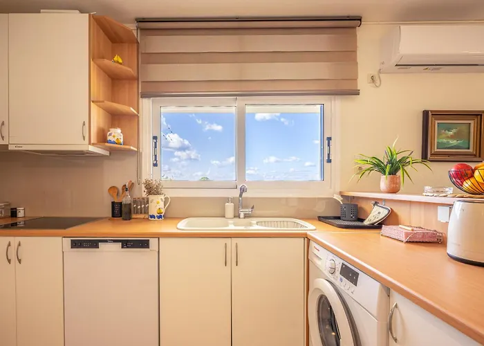 Sandoa - Beachfront *