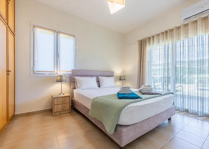 Sandoa - Beachfront Minia