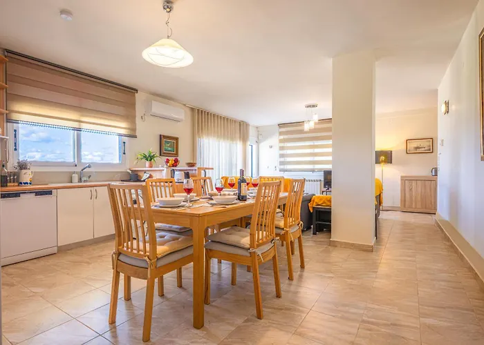 Sandoa - Beachfront Apartment Minia