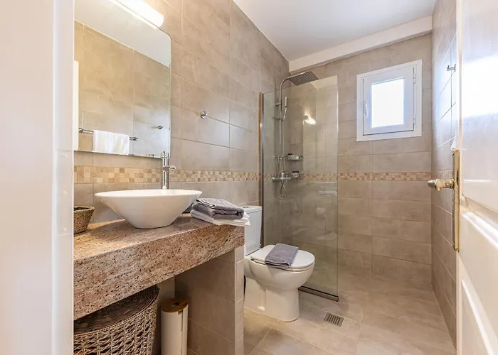 Sandoa - Beachfront Minia